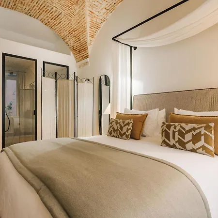 Ando Living - Flores 25 House Aparthotel 4*