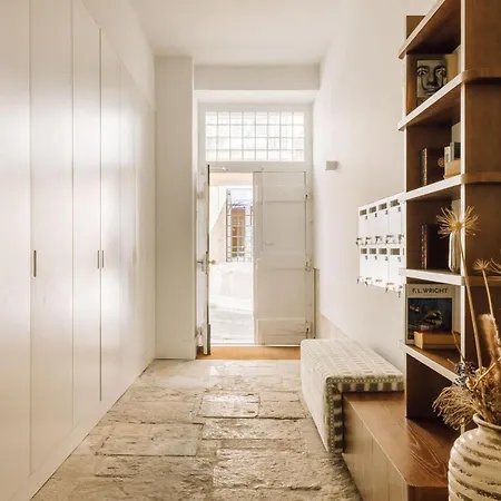 Апартаменты Ando Living - Flores 25 House Лиссабон